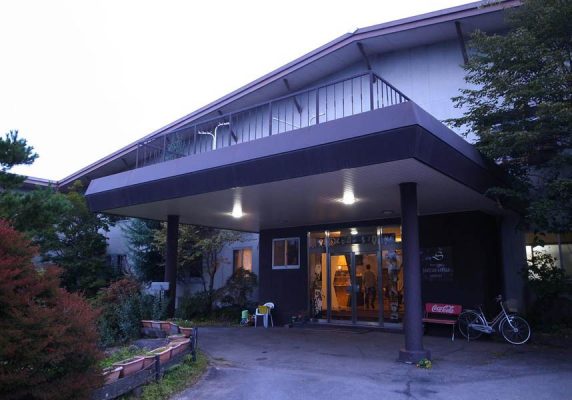 2018年 リニューアルオープン 長野県軽井沢町にある地域密着型リゾートハウス 塩沢山荘 軽井沢プリンスホテルスキー場 軽井沢プリンスショッピングプラザ まで車で10分です。