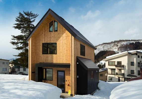 Harvest House Nozawaから野沢温泉まで200m、長坂ゴンドラスキーリフトまで200m、戸狩温泉スキー場まで5.7 kmです。館内全域で無料Wi-Fiを利用可能です。