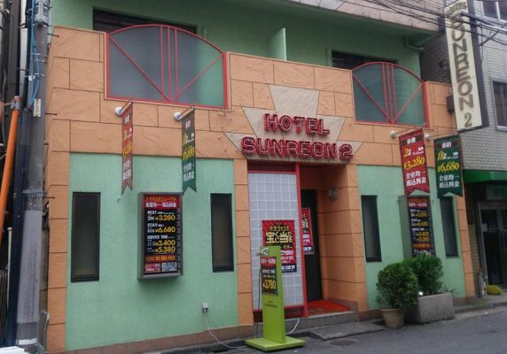 フロントデスクは24時間対応、館内全域での無料Wi-Fiを提供しています。