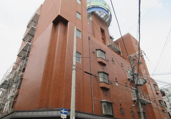 館内全域での無料Wi-Fi、敷地内の無料専用駐車場を提供しています。