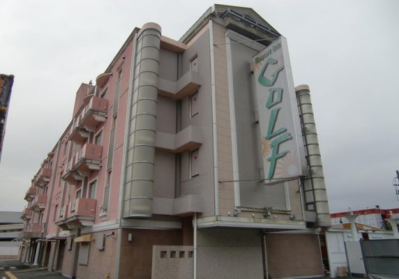 御殿場にある宿泊施設です。 各客室に薄型テレビ、ポット、専用バスルーム、スリッパ、ヘアドライヤーが備わります。