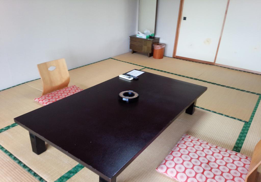 季節限定の屋外プールを併設し、湖の景色を望む佐渡グランドホテルは、佐渡島に位置します。無料Wi-Fi、敷地内の無料専用駐車場を提供しています。