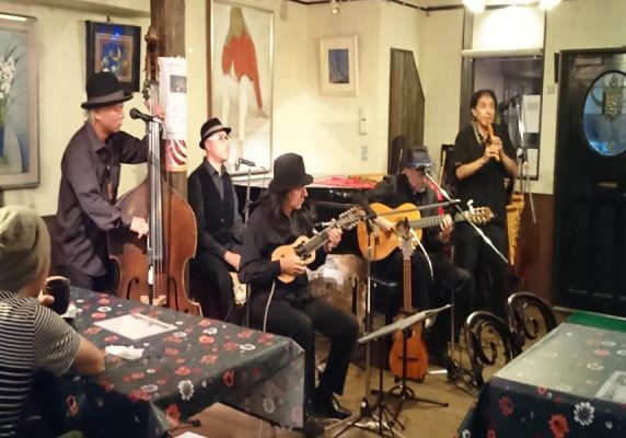 ビーチまで徒歩3分。1つ星のゲストハウスで、庭園、レストラン、バー、無料Wi-Fiを提供しています。