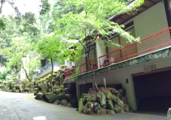 長崎歴史文化博物館から8kmです。エアコン付きのお部屋、無料専用駐車場を提供しています。無料Wi-Fiも利用できます。