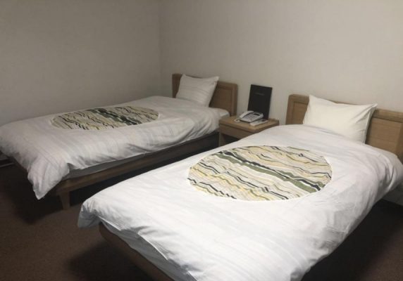 山中湖から徒歩7分以内の場所に位置し、庭園、禁煙のお部屋、館内全域での無料Wi-Fi、共用ラウンジ、ツアーデスク、サンテラス、レストランを提供しています。