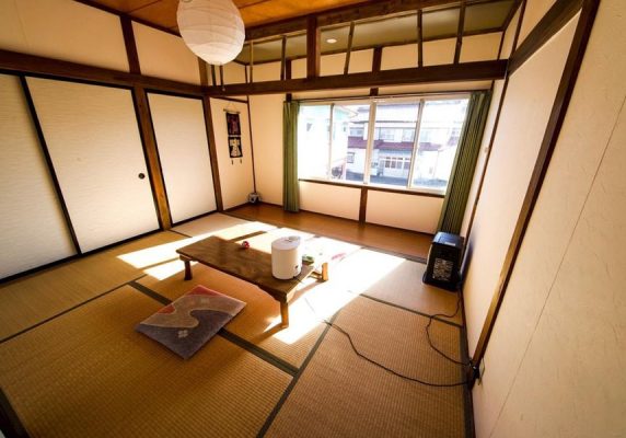 河口湖から1.3kmです。無料Wi-Fi、敷地内の無料専用駐車場(先着順、事前リクエスト制)を提供しています。