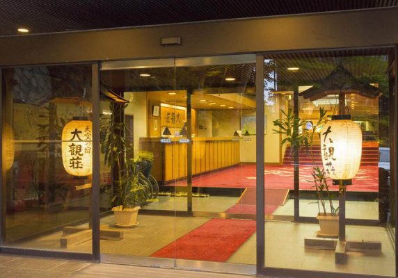 和倉温泉 天空の宿 大観荘は七尾市の和倉温泉地区にある3つ星の旅館で、能登島ガラス美術館から13kmです。無料Wi-Fi、薄型衛星テレビ付きのお部屋を提供しています。