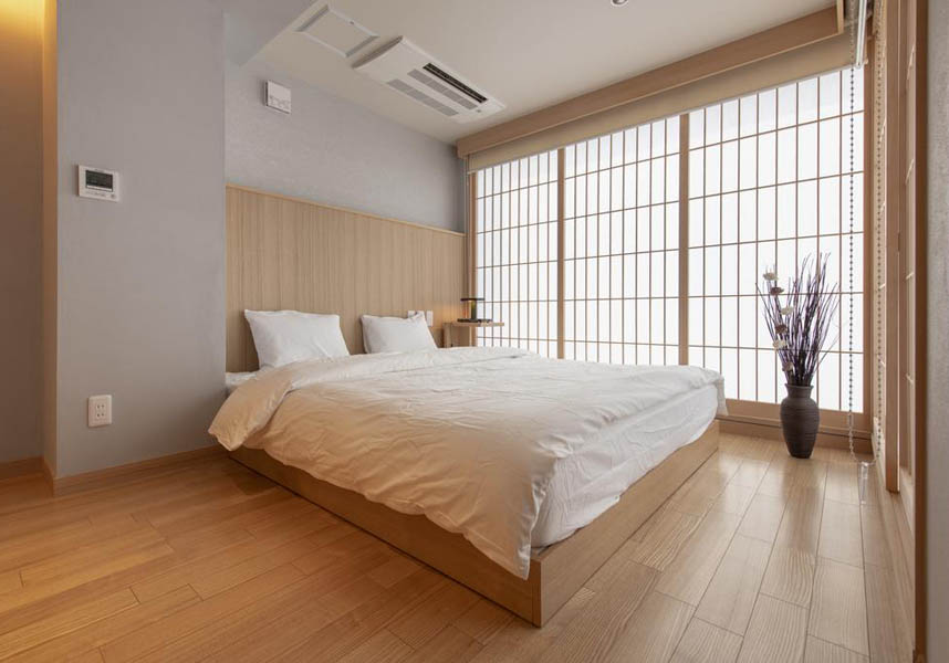 お部屋にはエアコン、薄型テレビ、キッチン(冷蔵庫、電子レンジ、電気ポット付)、ダイニングエリア、洗濯機、ワードローブ、バスルーム(バスタブ、ヘアドライヤー付)、無料WiFiが備わります。