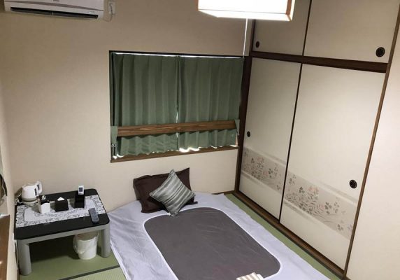 徳島県徳島市にあるゲスト ハウス 017 レイナ 川内は、阿波おどり会館から6km、アスティとくしまから8km、とくしま動物園、とくしまファミリーランドから14kmです。共用キッチン、荷物預かりを利用できます。