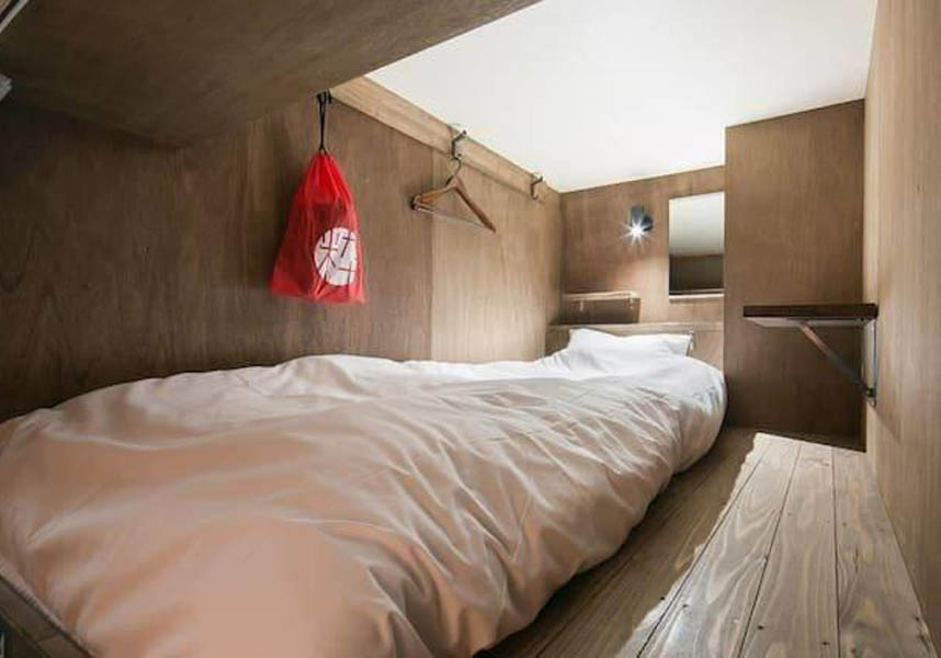 Guest House Mixed Dormitory P1は東京都台東区千束にあるエアコン付きの宿泊施設です。無料Wi-Fiを提供しています。